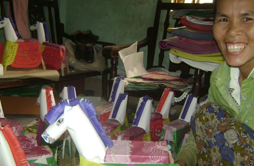 Hàng mã thăng hoa, bát âm... lụi bại