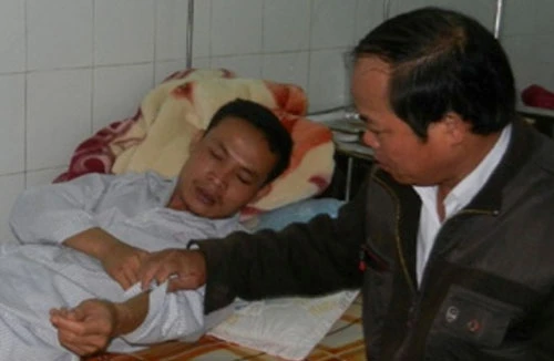 Lâm tặc hung hãn tấn công kiểm lâm và công an 