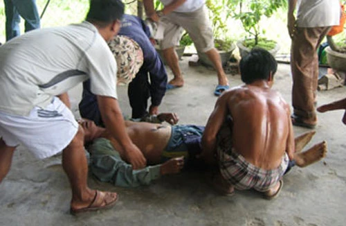 Bị điện giật chết dưới gầm ô tô