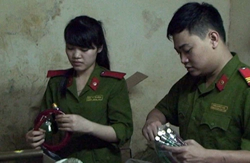 Thu giữ số lượng lớn hàng kim khí không rõ nguồn gốc