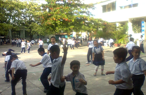 Nhà bếp “ăn cắp” thức ăn của học sinh tiểu học