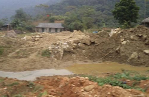 Đói nghèo trên “ vương quốc” đá quý 