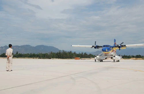 Ra mắt Phi đội DHC-6 và bàn giao về Lữ đoàn Không quân 954