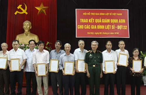 Trao kết quả giám định ADN cho các gia đình liệt sĩ đợt 22