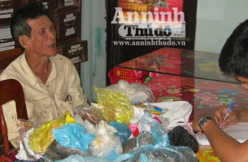 Thầy thuốc dỏm khám bệnh bằng tai nghe phone