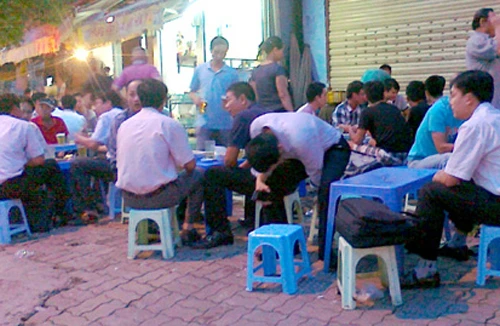 Nổ súng thị uy thực khách phá quán