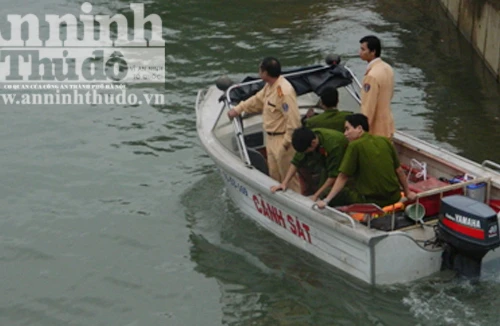 Tìm được 1 thi thể trong vụ sập cầu, 2 công nhân mất tích