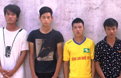 Bắt nhóm trai làng chặn đường “làm luật” xe tải né trạm cân