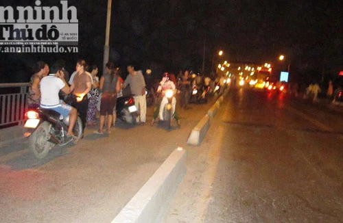 Buồn chuyện gia đình, nam sinh viên nhảy cầu tự tử