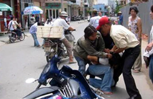 Trói tay, chân nạn nhân để cướp tài sản