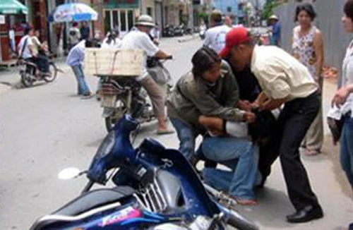 Bắt giữ 3 đối tượng chuyên cướp tài sản của phụ nữ