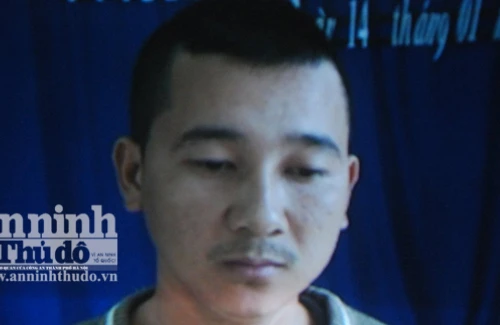 Chĩa súng vào đầu, cắt tóc vợ để thỏa cơn say