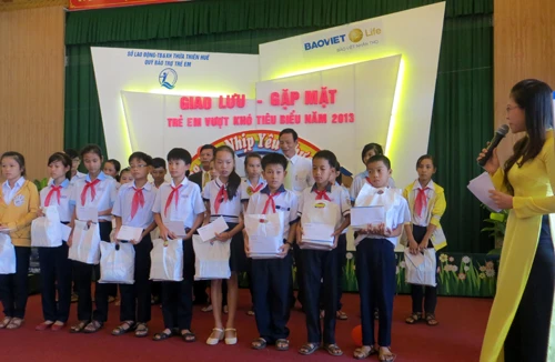 Bảo Việt Nhân thọ mang Tết Trung thu đến trẻ em nghèo vượt khó