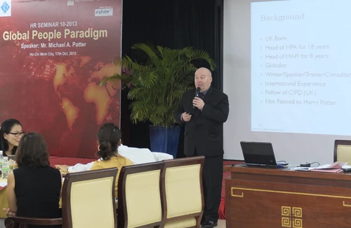 Hội thảo “Mô hình mới về quản lý con người”