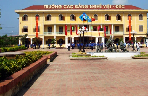 Khởi tố sinh viên đâm chết bạn trong giờ học 