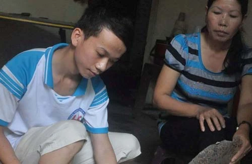 Cậu học trò nghèo, mồ côi, tân thủ khoa báo chí 