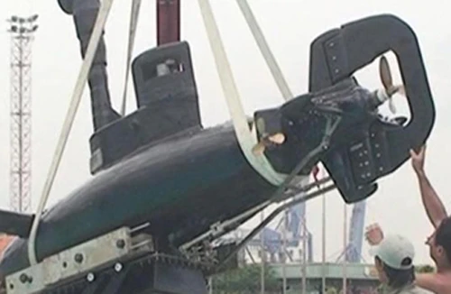 Chiêm ngưỡng tàu ngầm Việt Nam do hậu duệ cụ Phan Bội Châu chế tạo