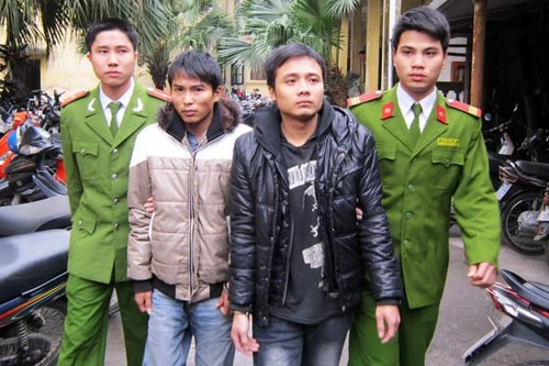 Manh động cướp xe taxi, cướp xe máy