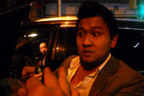 Phó giám đốc cồn đồ hành hung phóng viên