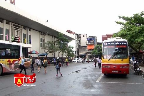 Có nên đóng cửa bến xe Giáp Bát, Gia Lâm?