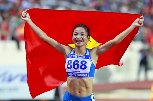 Nguyễn Thị Oanh 'vô đối' trên đường chạy 5.000m SEA Games