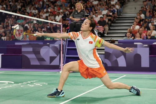 "Hoa khôi cầu lông" Nguyễn Thuỳ Linh ra quân ấn tượng