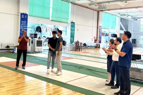 Cái bắt tay khép lại vụ xô xát giữa Vũ Thành An và Nguyễn Văn Quyết