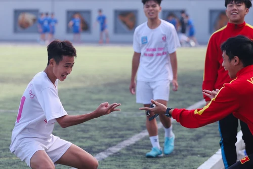 Chùm ảnh loạt trận 14h ngày 19-11