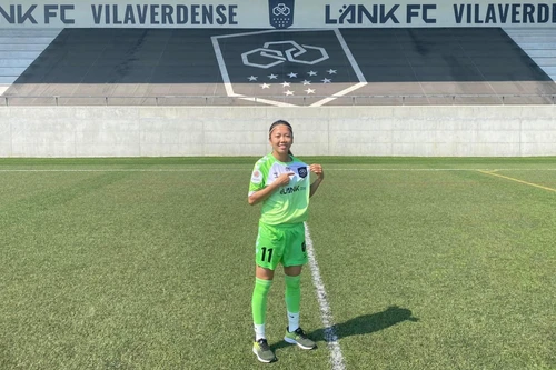 Huỳnh Như có trận đấu lịch sử ở trời Âu