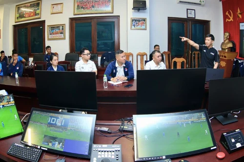 VFF, VPF đào tạo thêm 13 trọng tài VAR