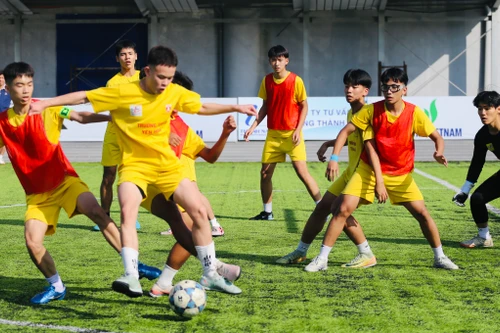 Bàn phản lưới sớm khiến THPT Yên Hòa dừng bươc