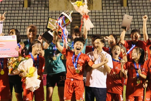 Phong Phú Hà Nam ăn mừng chức vô địch U19 nữ quốc gia