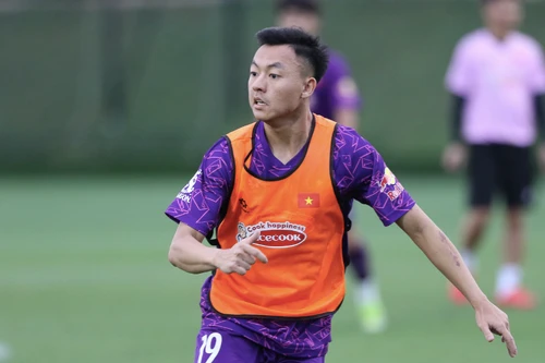 Tiền vệ Thái Sơn: "U23 Việt Nam nỗ lực qua vòng bảng rồi tính tiếp"