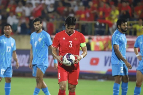 Tuyển Việt Nam lại tụt hạng FIFA, Thái Lan và Indonesia tiếp tục tăng