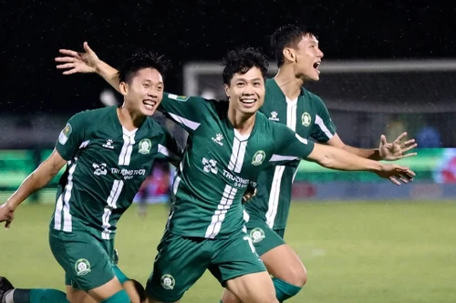 Lên hạng V-League được thưởng... gấp đôi vô địch V-League