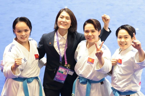Việt Nam có thêm 'vàng', 'bạc' từ các nữ võ sỹ karate
