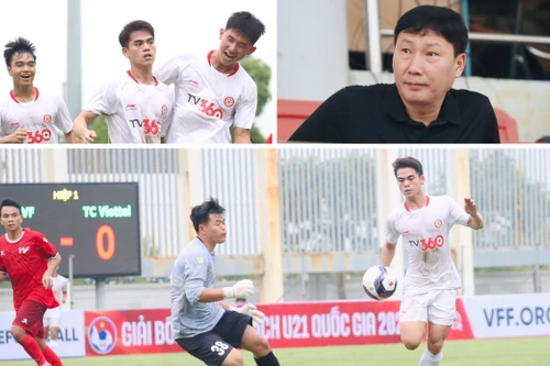 HLV Kim Sang-sik chứng kiến Khuất Văn Khang ghi bàn đẹp mắt