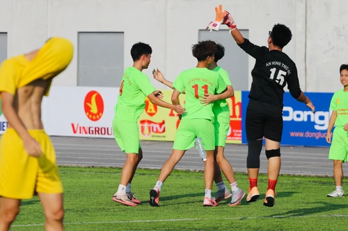 Hai bàn chóng vánh đưa THPT Phạm Văn Đồng vào vòng 32 đội