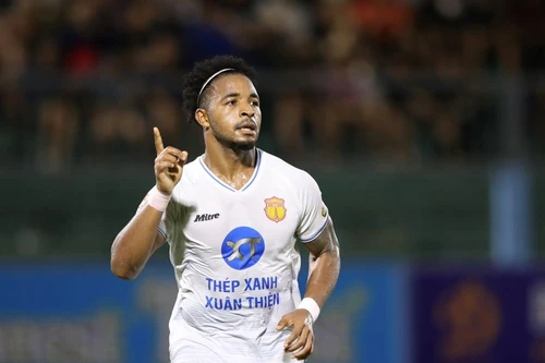 'Vua phá lưới' Rafaelson được ra sân cùng CLB Nam Định