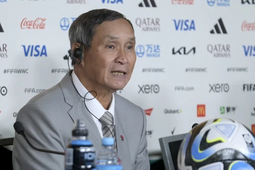 HLV Mai Đức Chung dẫn tục ngữ, tiết lộ chiến thuật đấu Bồ Đào Nha