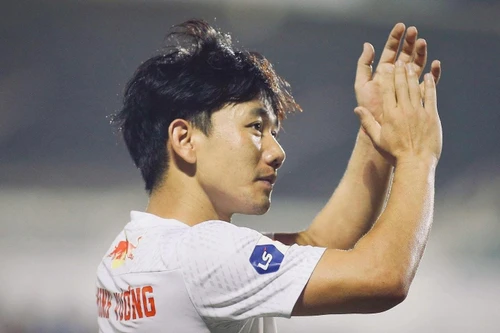 Minh Vương làm video chia tay HAGL sau 18 năm