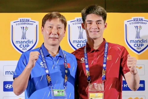 HLV Kim Sang-sik chỉ ra điểm mạnh của Philippines, yêu cầu học trò tập trung cao độ