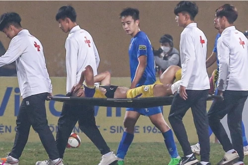 Tuấn Hải bị lật cổ chân, bỏ ngỏ trận Việt Nam - Indonesia