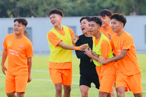 May mắn thuộc về THPT Lê Văn Thiêm ở màn luân lưu nghẹt thở