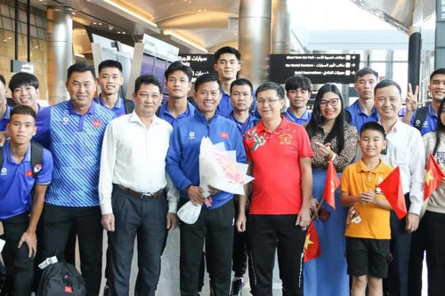 U23 Việt Nam được đón tiếp chu đáo tại Qatar, ra sân tập buổi đầu tiên