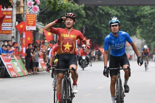 Đua 1 chặng ẵm 4 giải, cua-rơ 19 tuổi lập kỷ lục hiếm có tại Việt Nam