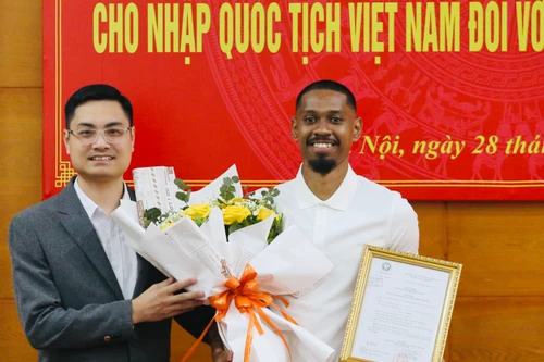 Pendant Quang Vinh chính thức có quốc tịch Việt Nam