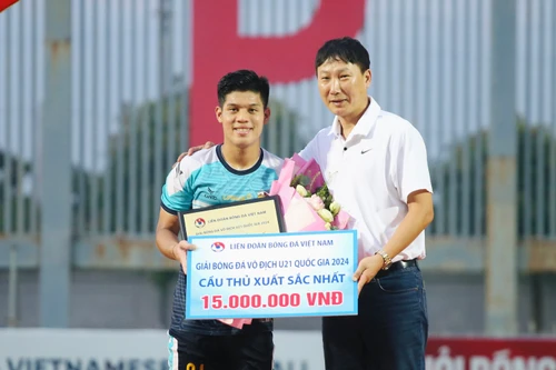 Tiền vệ HAGL lọt "mắt xanh" HLV Kim Sang-sik