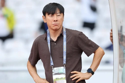 Rời bàn mổ, HLV Shin Tae-yong nhận lệnh trở lại Indonesia gấp