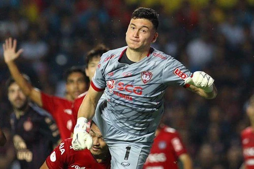 Muangthong Utd chưa "buông tha" Đặng Văn Lâm